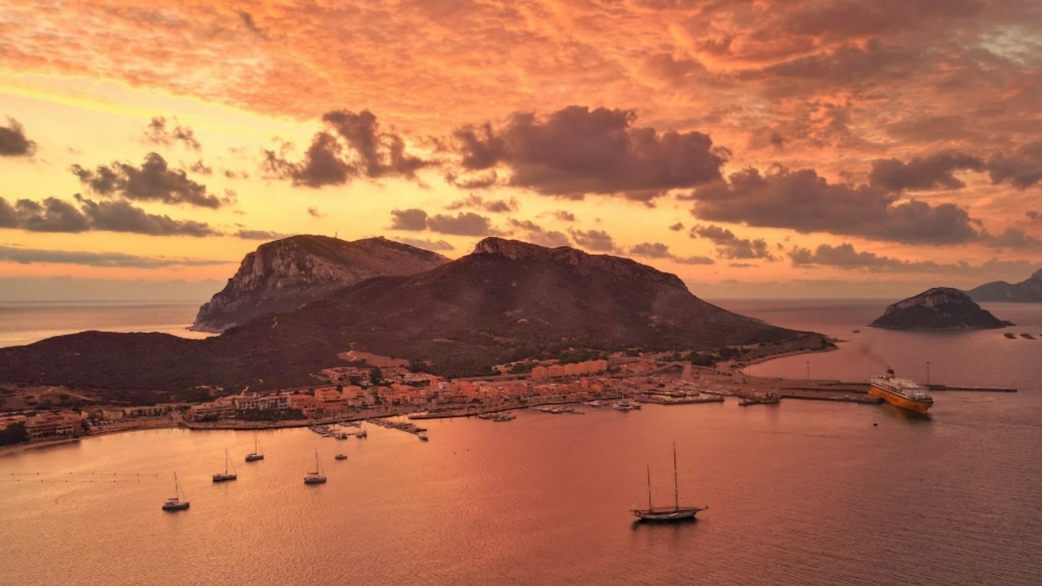 A new year, infinite stories: discovering Golfo Aranci