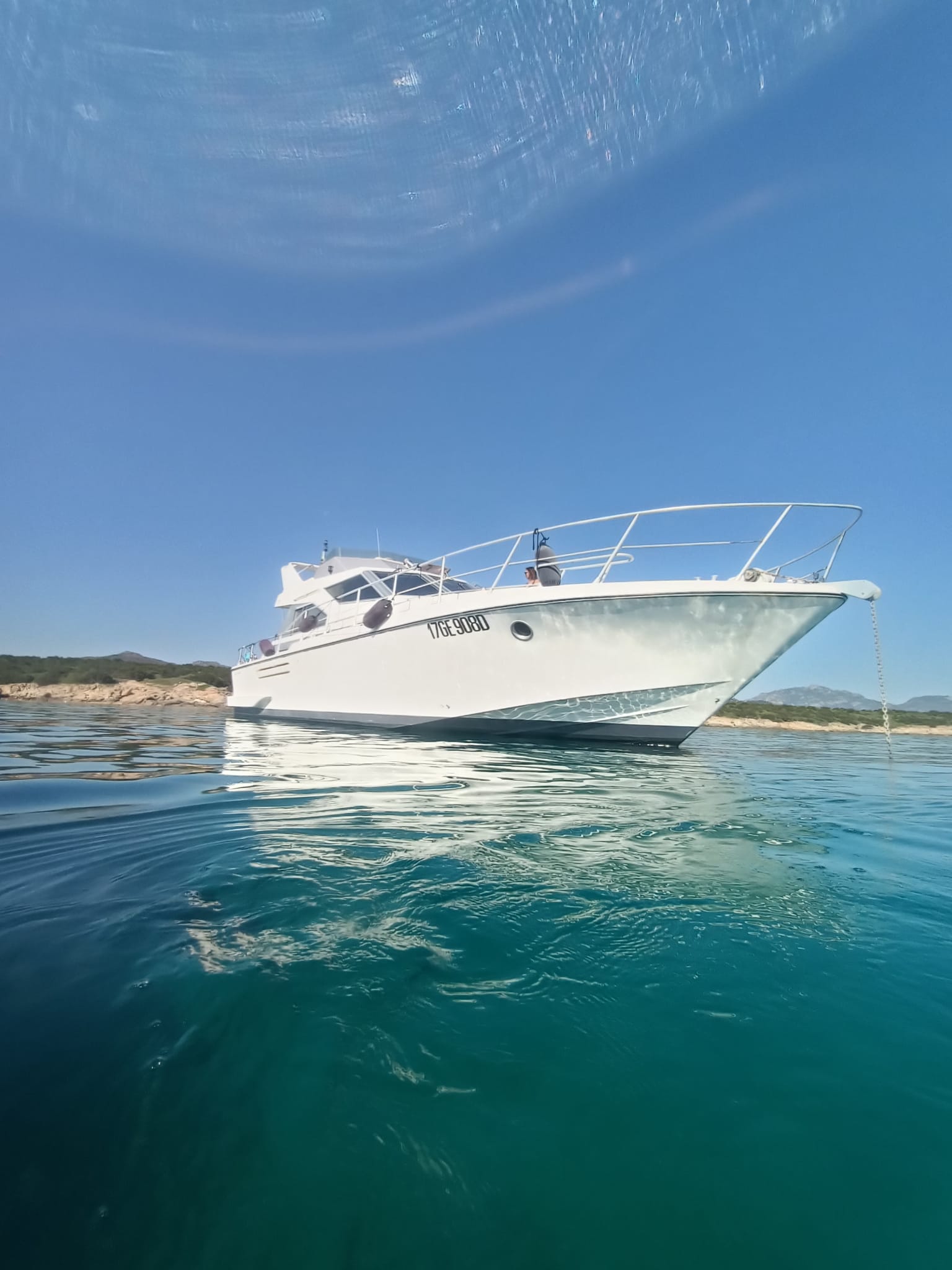 Maldecò, 12-metre Cranchi boat in the waters of Golfo Aranci